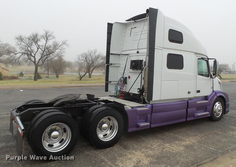 image for item FS9505 2012 Volvo VN Series semi truck