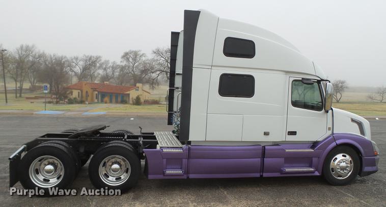 image for item FS9505 2012 Volvo VN Series semi truck