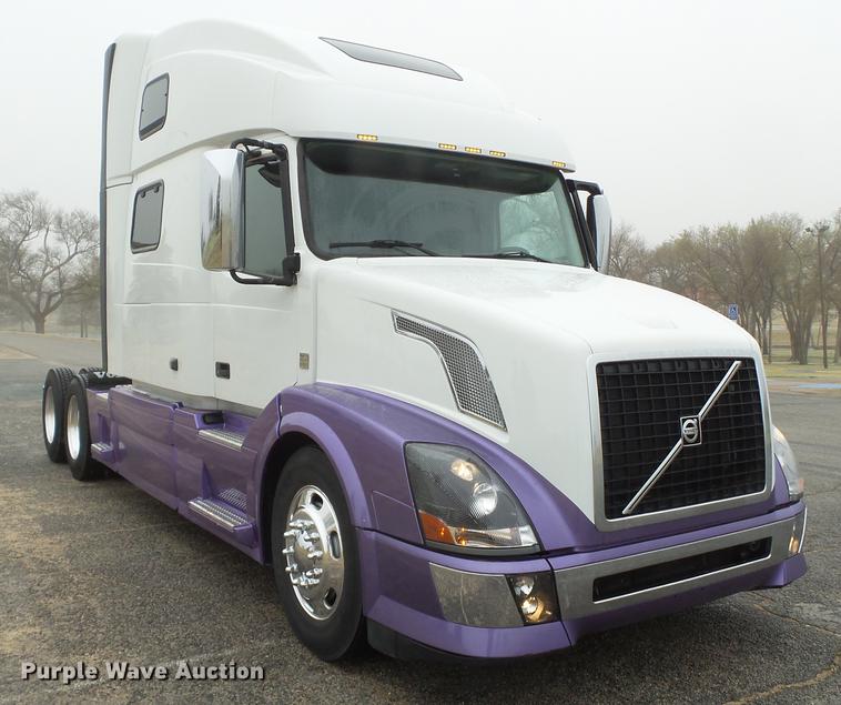 image for item FS9505 2012 Volvo VN Series semi truck