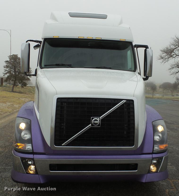 image for item FS9505 2012 Volvo VN Series semi truck
