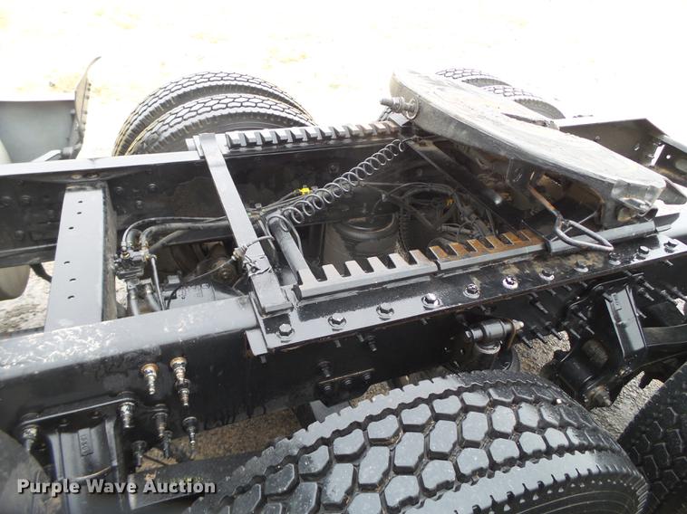 image for item FS9505 2012 Volvo VN Series semi truck