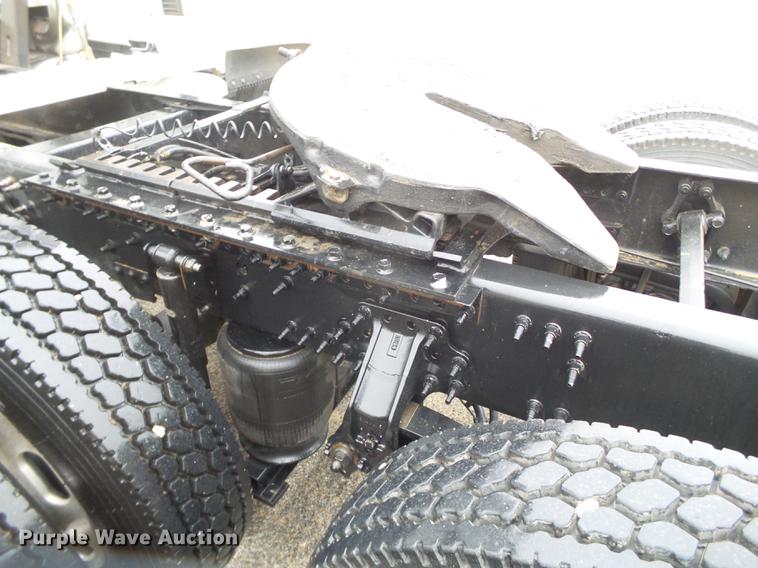 image for item FS9505 2012 Volvo VN Series semi truck