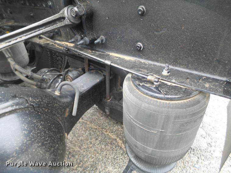 image for item FS9505 2012 Volvo VN Series semi truck