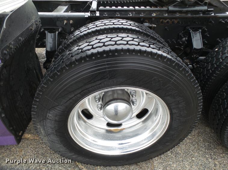 image for item FS9505 2012 Volvo VN Series semi truck