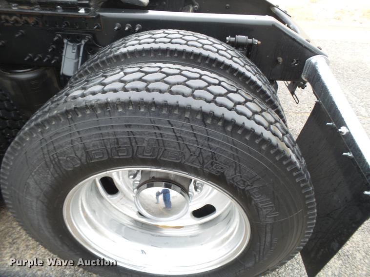 image for item FS9505 2012 Volvo VN Series semi truck