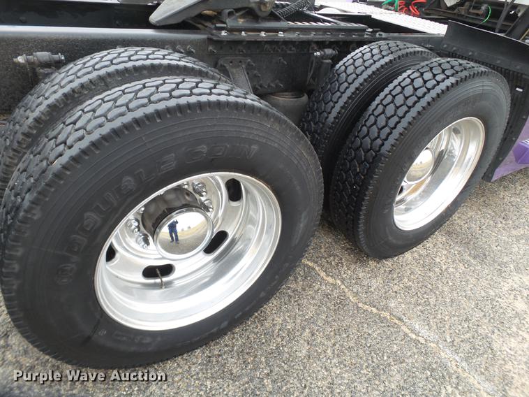 image for item FS9505 2012 Volvo VN Series semi truck