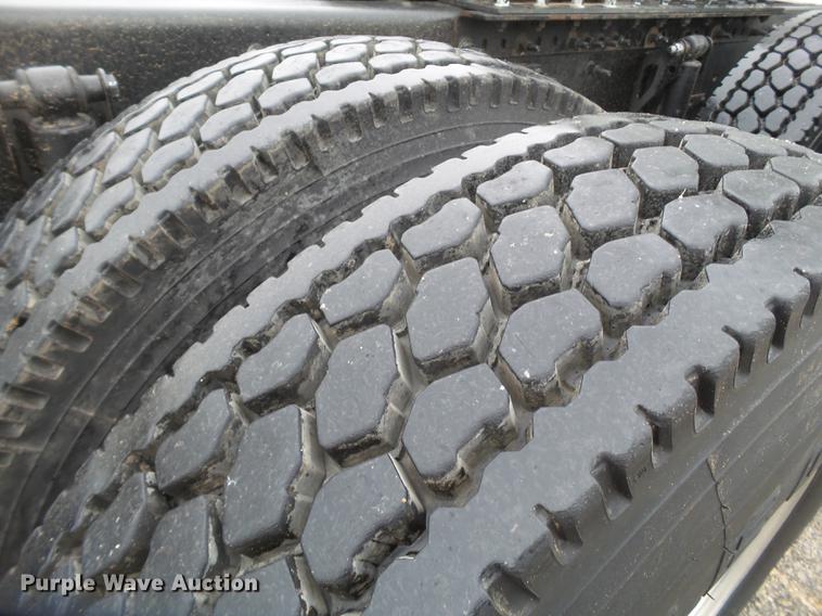 image for item FS9505 2012 Volvo VN Series semi truck