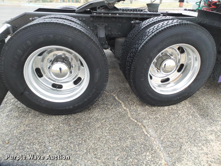 image for item FS9505 2012 Volvo VN Series semi truck