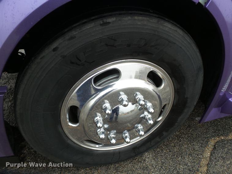 image for item FS9505 2012 Volvo VN Series semi truck