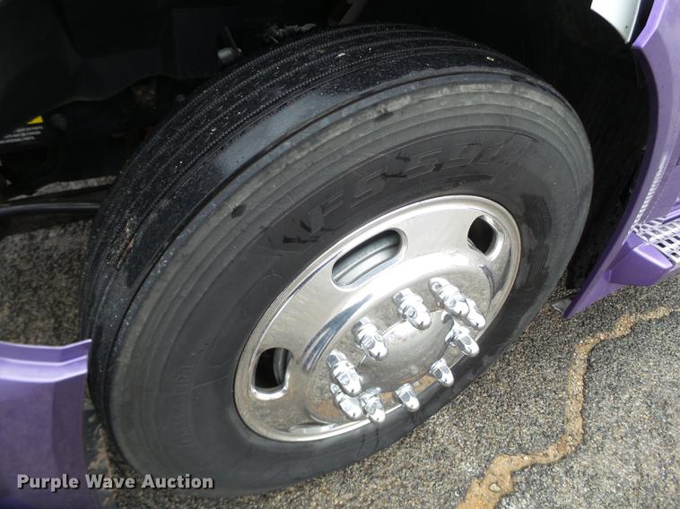 image for item FS9505 2012 Volvo VN Series semi truck