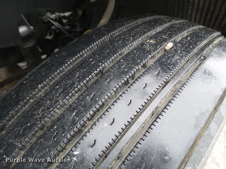 image for item FS9505 2012 Volvo VN Series semi truck