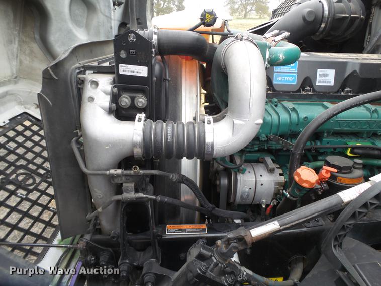 image for item FS9505 2012 Volvo VN Series semi truck