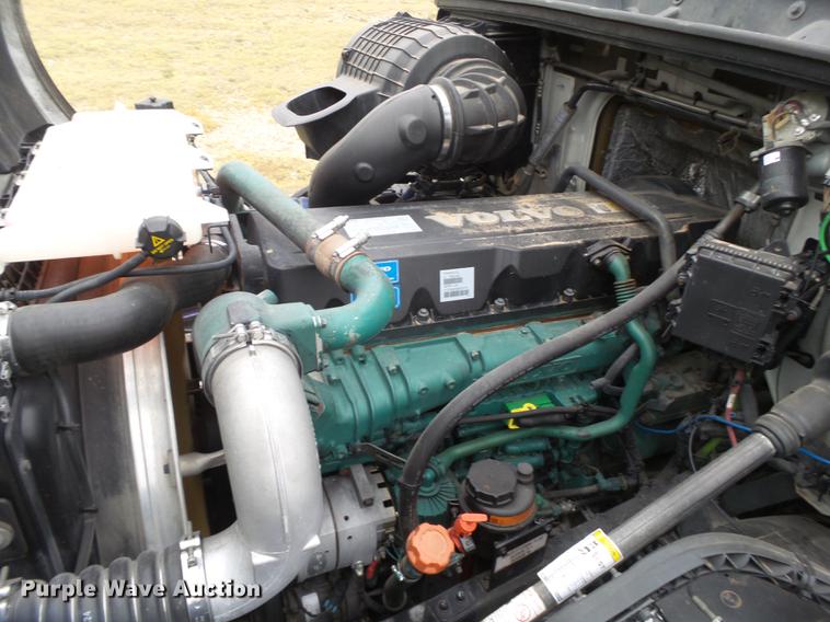 image for item FS9505 2012 Volvo VN Series semi truck