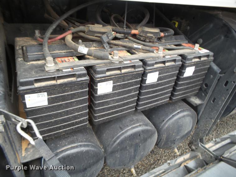 image for item FS9505 2012 Volvo VN Series semi truck