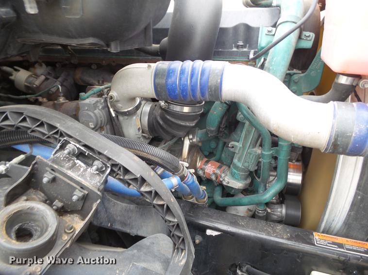 image for item FS9505 2012 Volvo VN Series semi truck