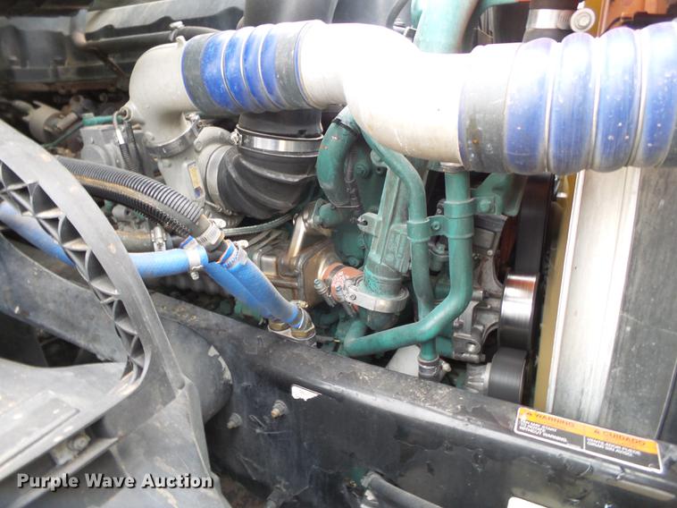 image for item FS9505 2012 Volvo VN Series semi truck