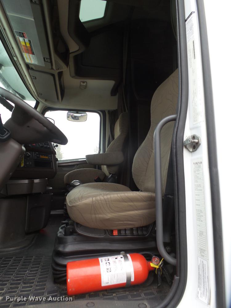 image for item FS9505 2012 Volvo VN Series semi truck