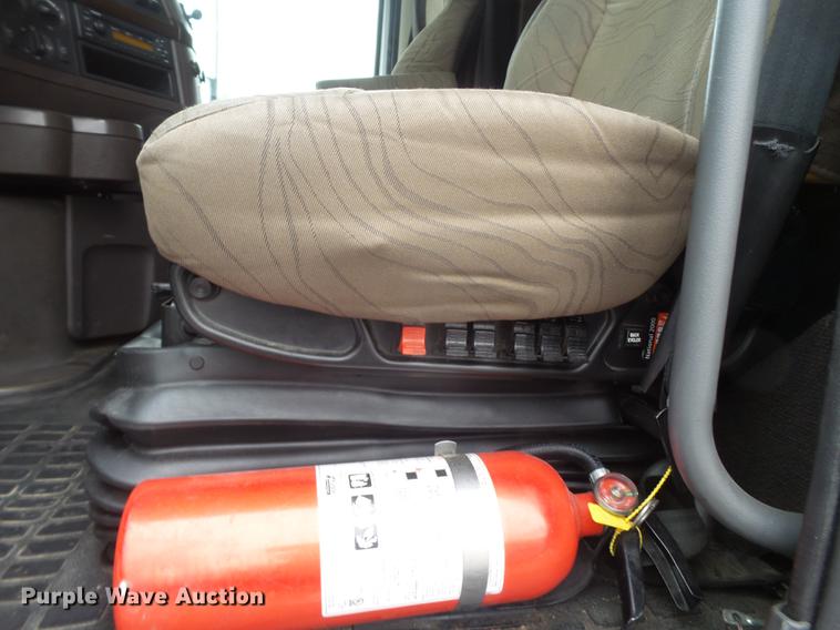 image for item FS9505 2012 Volvo VN Series semi truck