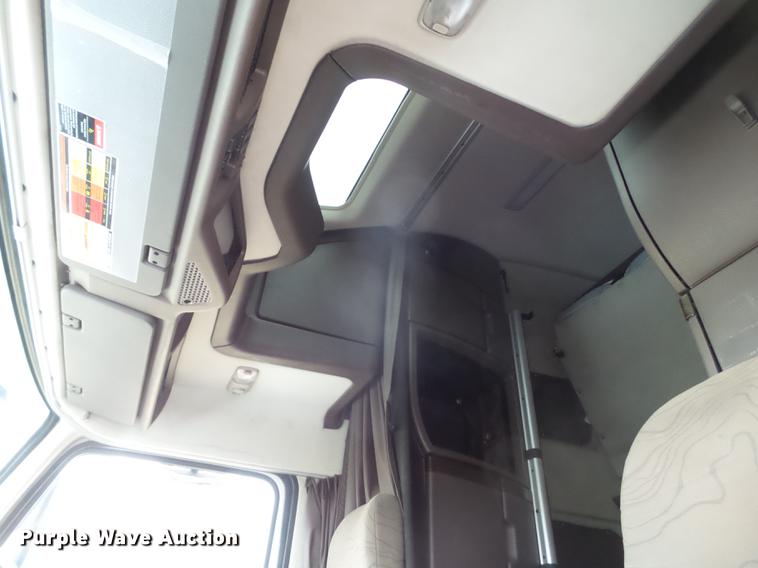 image for item FS9505 2012 Volvo VN Series semi truck