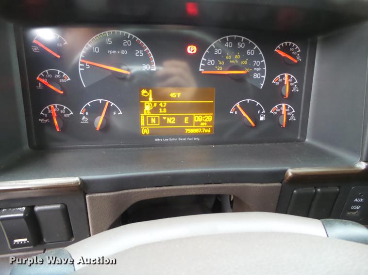 image for item FS9505 2012 Volvo VN Series semi truck