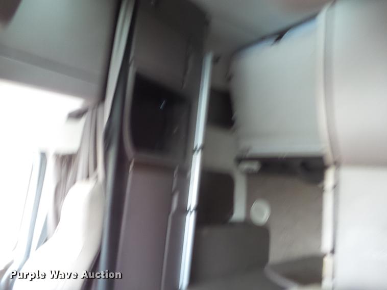 image for item FS9505 2012 Volvo VN Series semi truck