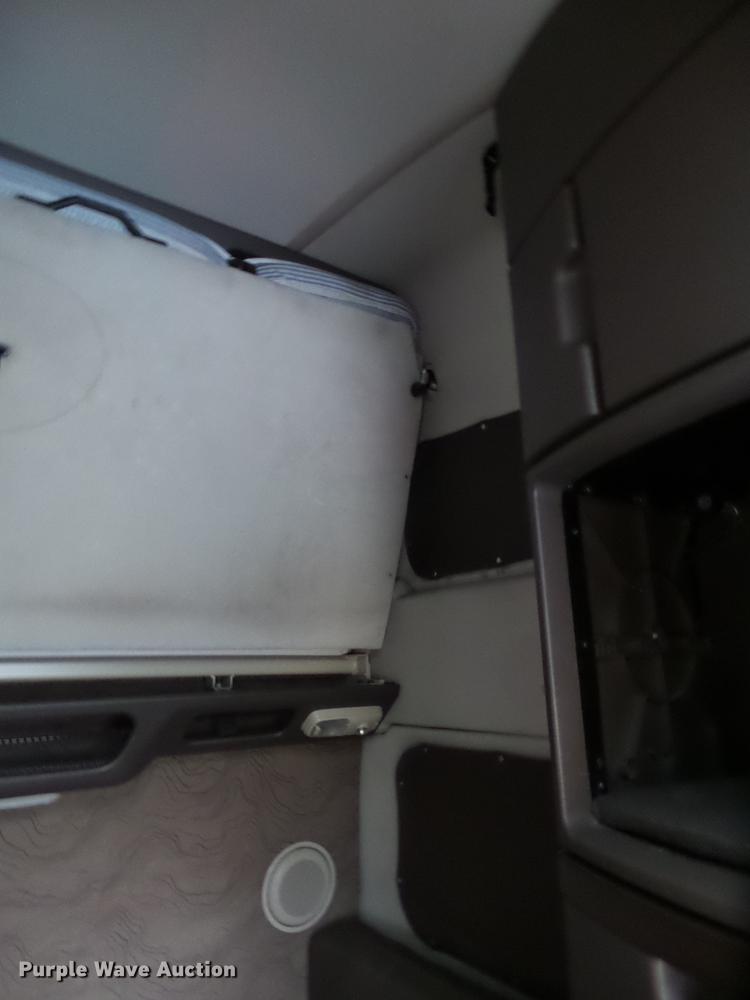 image for item FS9505 2012 Volvo VN Series semi truck