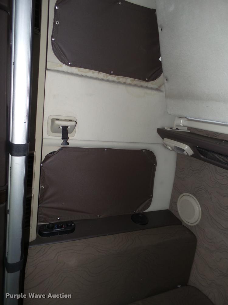 image for item FS9505 2012 Volvo VN Series semi truck