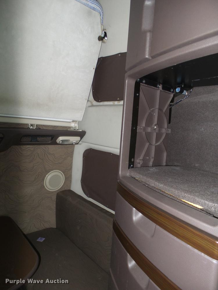 image for item FS9505 2012 Volvo VN Series semi truck