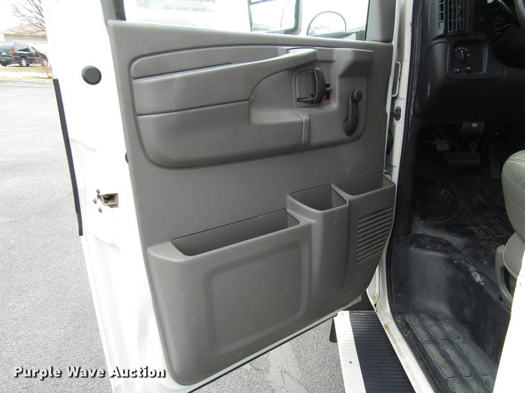 image for item DB6756 2003 Chevrolet Express G3500 school bus