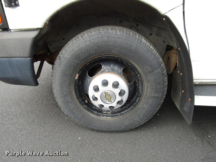 image for item DB6756 2003 Chevrolet Express G3500 school bus