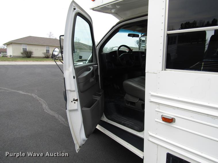 image for item DB6757 2003 Chevrolet Express G3500 school bus