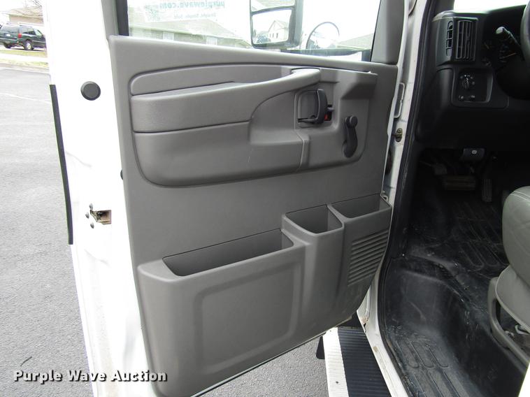 image for item DB6757 2003 Chevrolet Express G3500 school bus