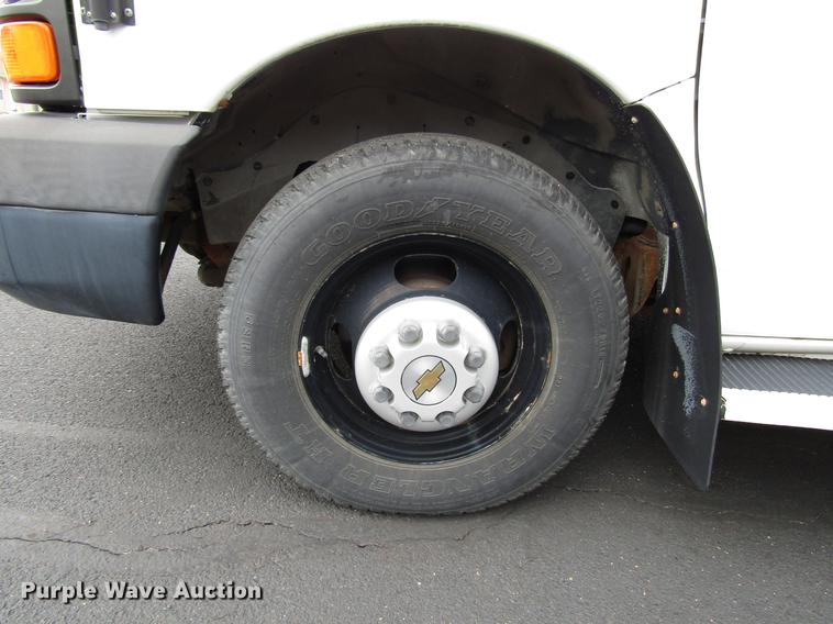 image for item DB6757 2003 Chevrolet Express G3500 school bus