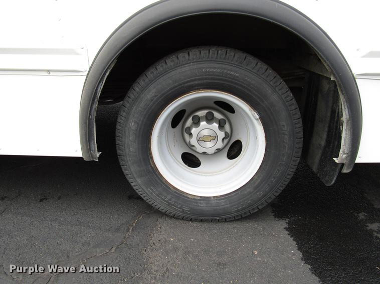 image for item DB6757 2003 Chevrolet Express G3500 school bus