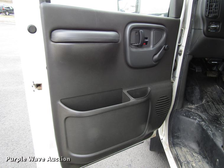 image for item DB6758 2002 Chevrolet Express 3500 Cargo school bus
