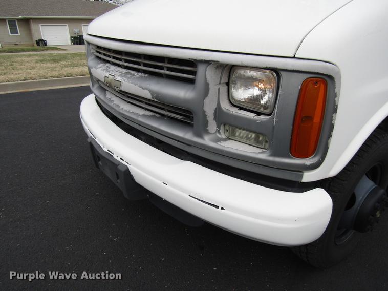 image for item DB6758 2002 Chevrolet Express 3500 Cargo school bus