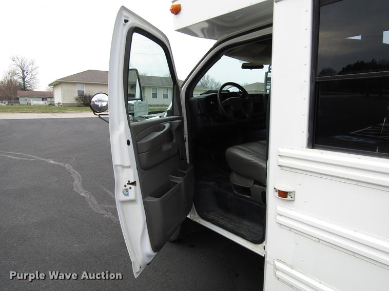 image for item DB6759 2004 Chevrolet Express G3500 school bus