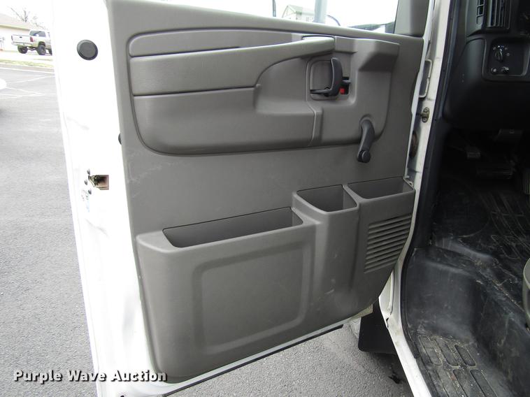 image for item DB6759 2004 Chevrolet Express G3500 school bus