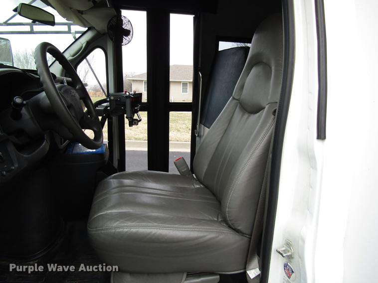 image for item DB6759 2004 Chevrolet Express G3500 school bus