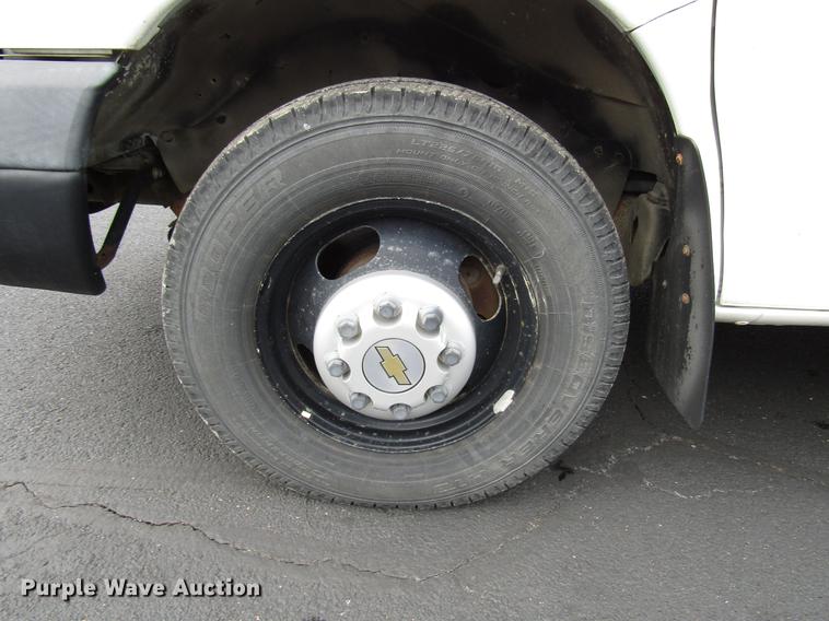 image for item DB6759 2004 Chevrolet Express G3500 school bus