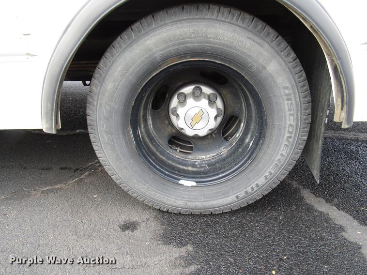 image for item DB6759 2004 Chevrolet Express G3500 school bus