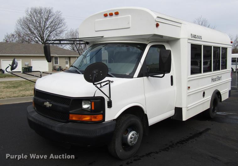 image for item DB6760 2004 Chevrolet Express G3500 school bus