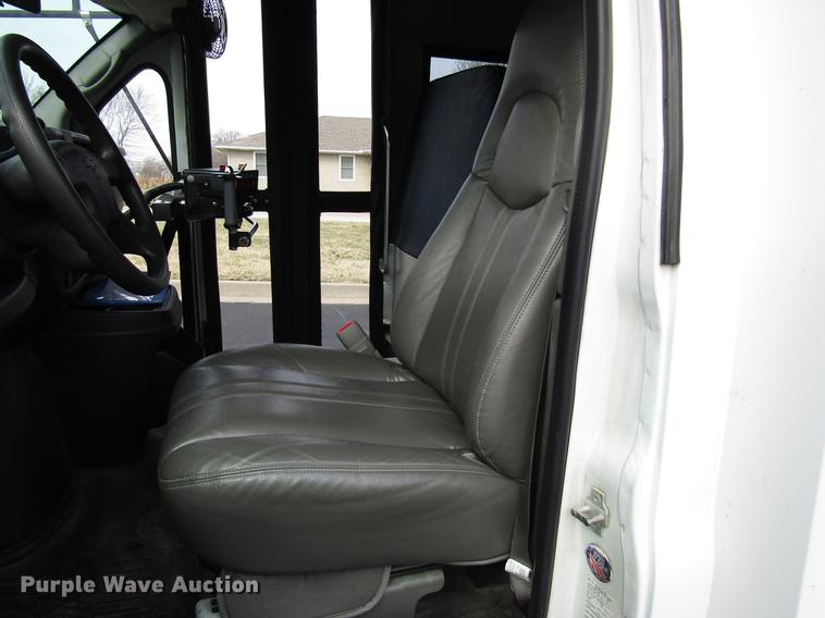 image for item DB6760 2004 Chevrolet Express G3500 school bus