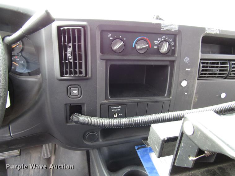 image for item DB6760 2004 Chevrolet Express G3500 school bus