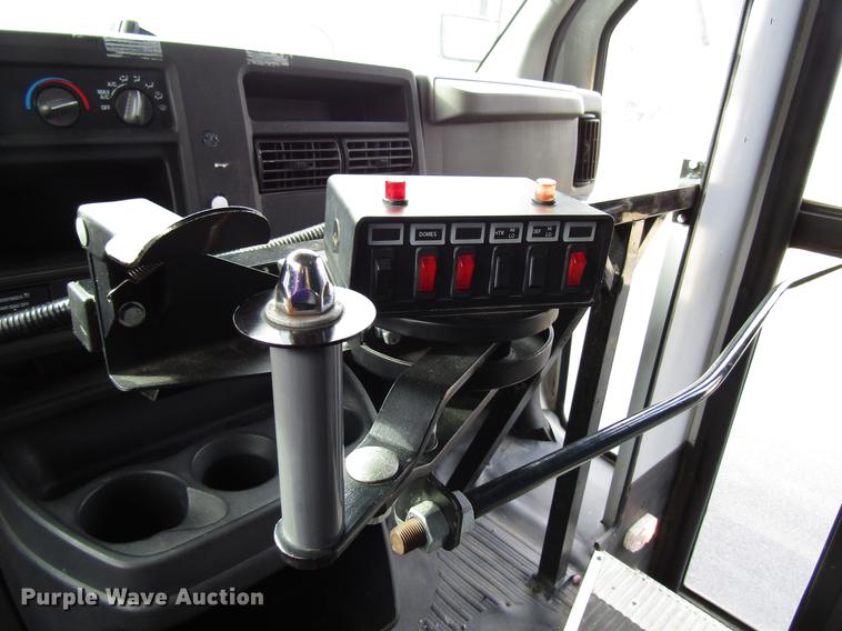 image for item DB6760 2004 Chevrolet Express G3500 school bus