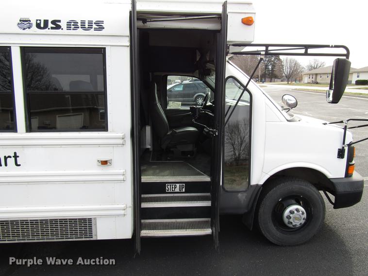 image for item DB6760 2004 Chevrolet Express G3500 school bus