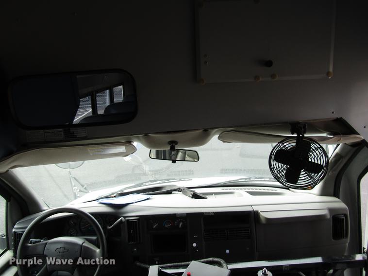 image for item DB6760 2004 Chevrolet Express G3500 school bus