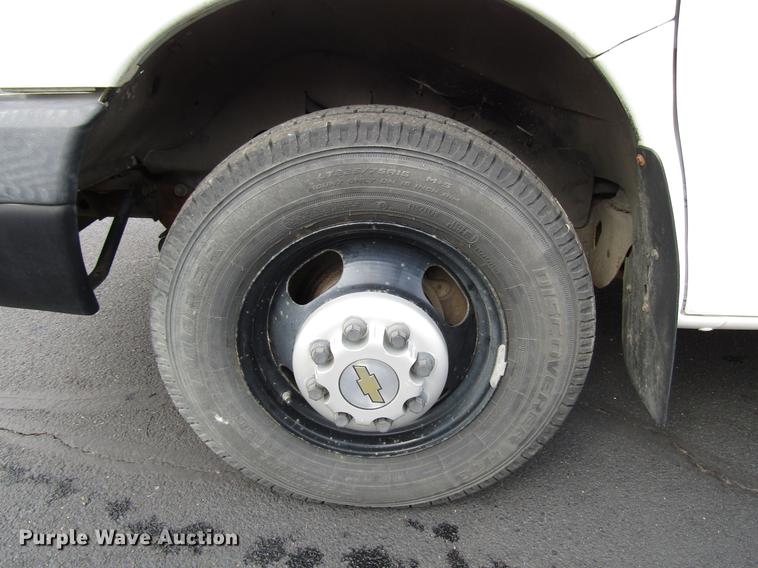 image for item DB6760 2004 Chevrolet Express G3500 school bus