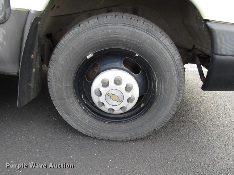 image for item DB6760 2004 Chevrolet Express G3500 school bus