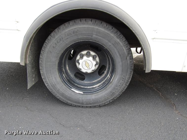 image for item DB6760 2004 Chevrolet Express G3500 school bus